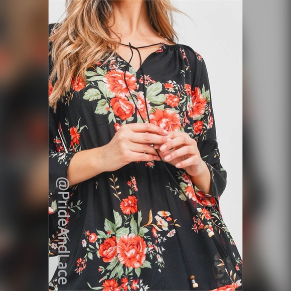 BLACK FLORAL 3/4 SLEEVE TOP - Picture 4 of 4